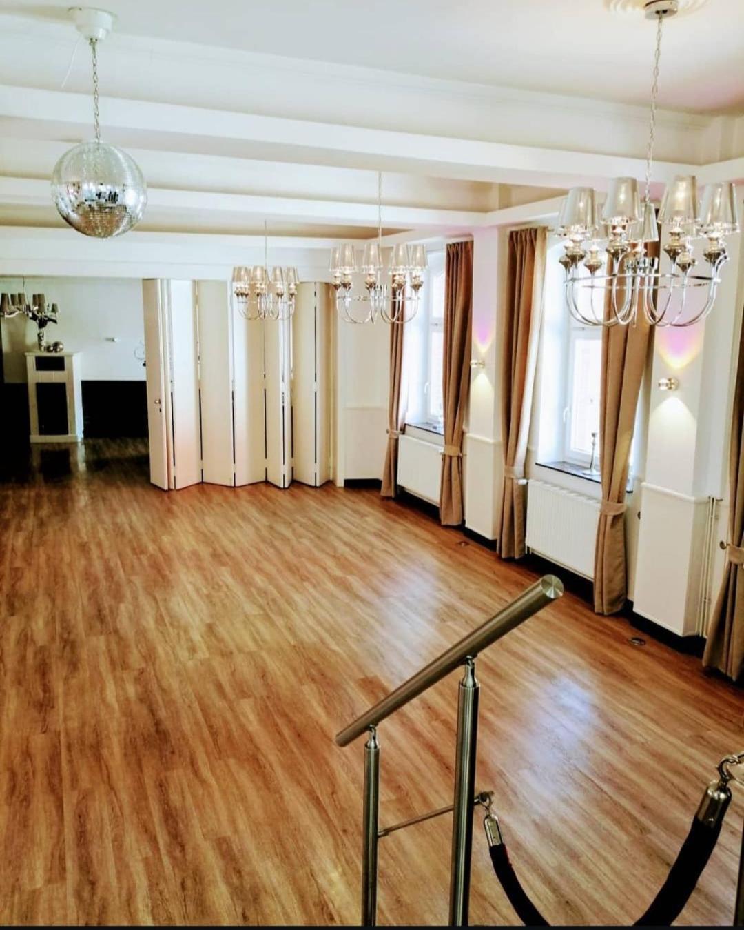 Zur Sonne "Gasthaus-Bar-Events" Poppenhausen Extérieur photo