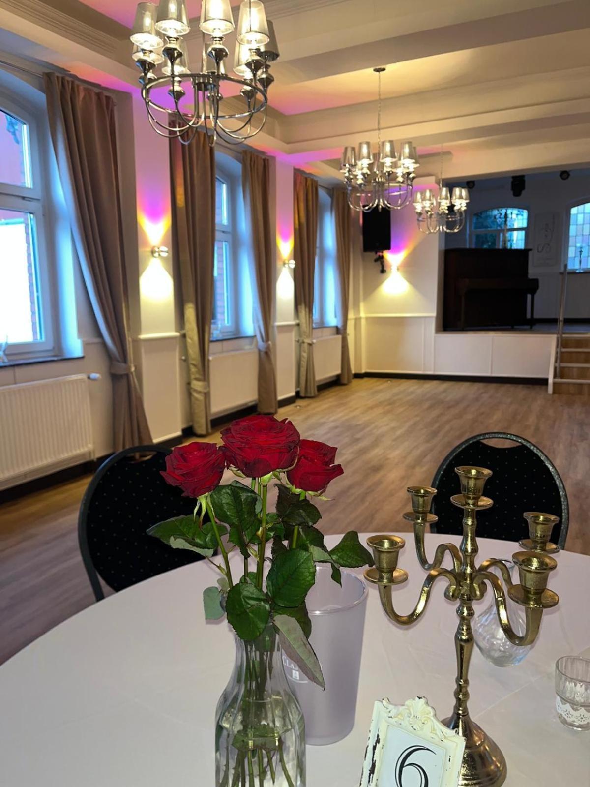 Zur Sonne "Gasthaus-Bar-Events" Poppenhausen Extérieur photo